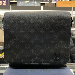 Louis Vuitton Men’s Messenger Bag 