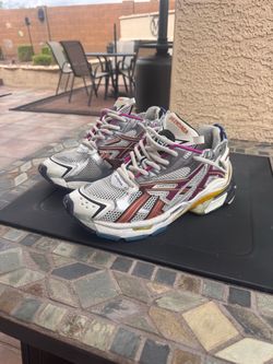 Balenciaga runners size 44
