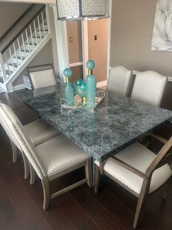 Green marble dining  and mirror