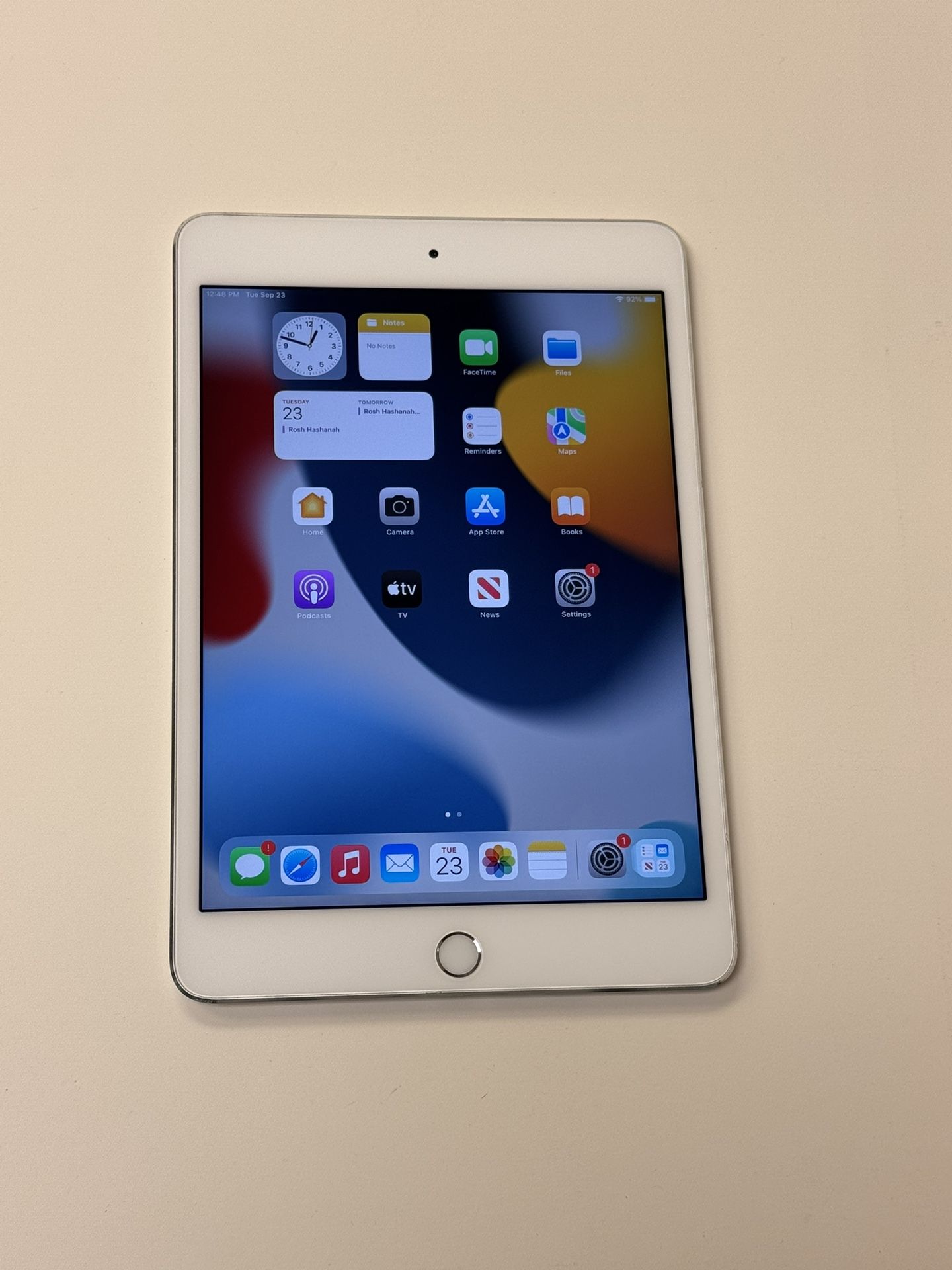 Apple iPad Mini 4 4th Generation 128GB 7.9” Tablet