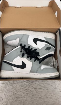 Nike Air Jordan 1 Mid Wolf Grey GS Size 5Y