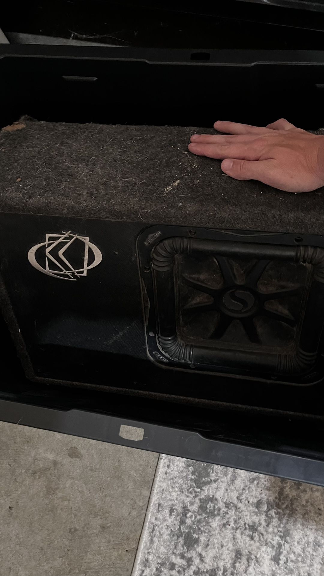 Kicker L5 1kWatt Subwoofer with a Amp and full complete wiring kit
