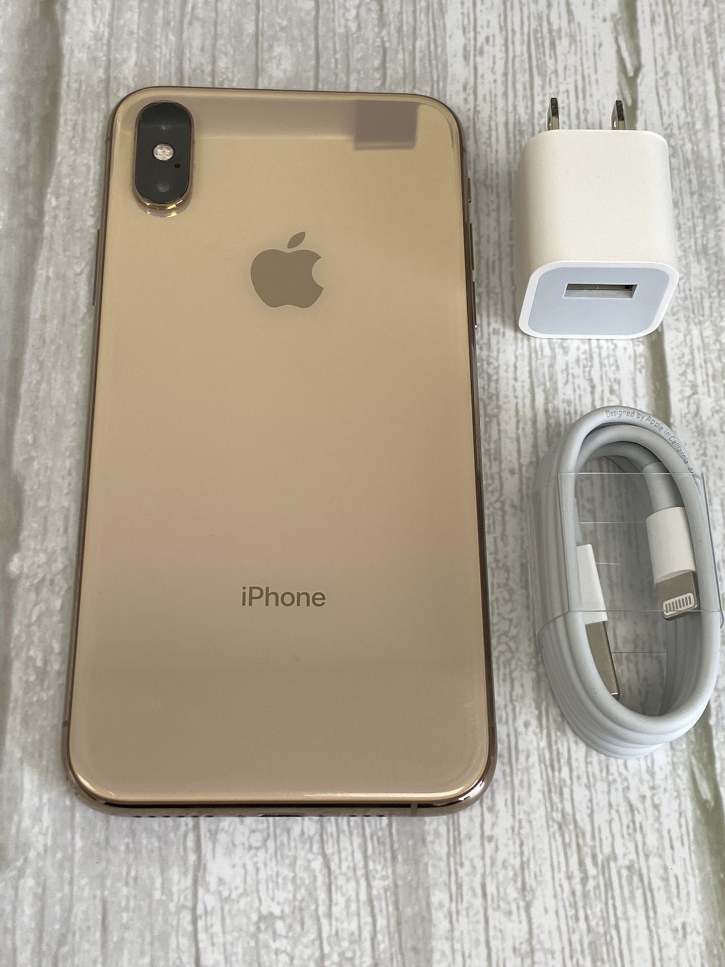 iPHONE XS - 64GB - GOLD AND BLACK - UNLOCKED !! 100% WORKING !!