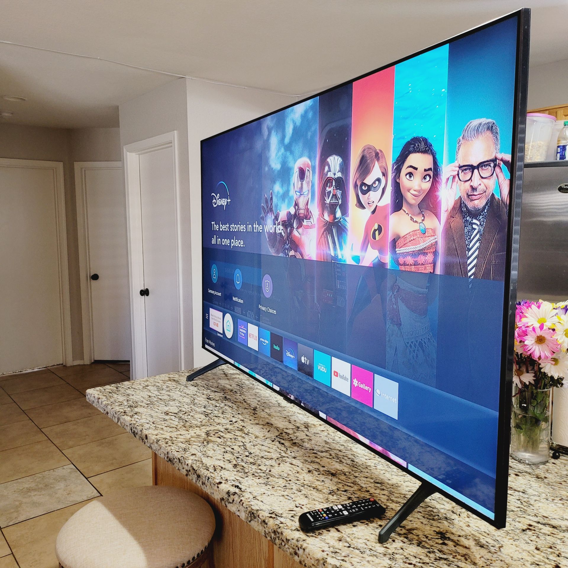 60” Samsung Smart Tv UHD HDR! Great Quality!! 4k