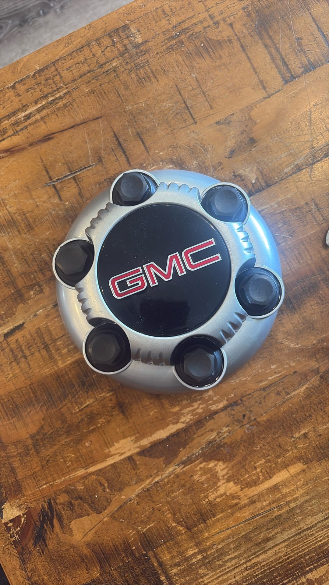 GMC new hubcap / Only 1 Item