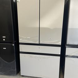 Samsung White Glass Bespoke - 4 Door Refrigerator With Beverage Center