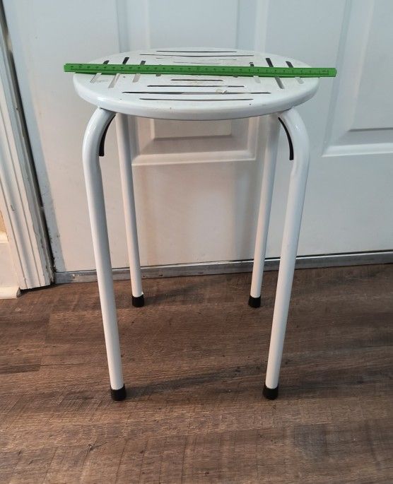 11"x17" metal stool