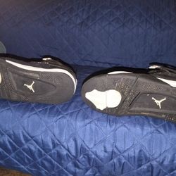 Air Jordan 4 Retro Thunder