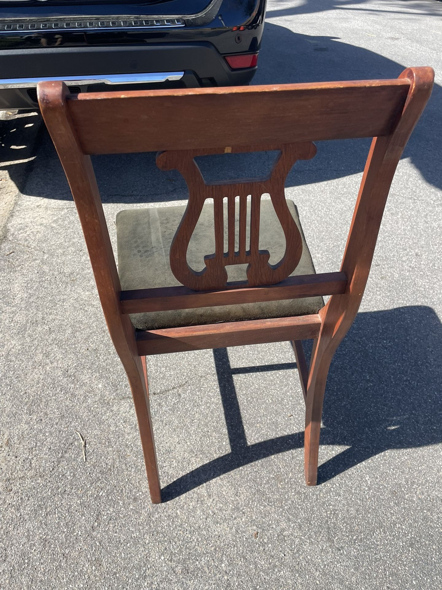 Cathy Wine Musical Harp Chair