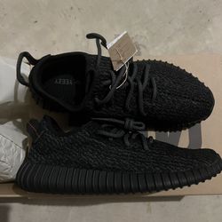 Adidas Yeezy 350 Pirate Black  Sz 10   Brand new 