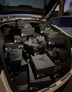 Jordan 4’s black cats