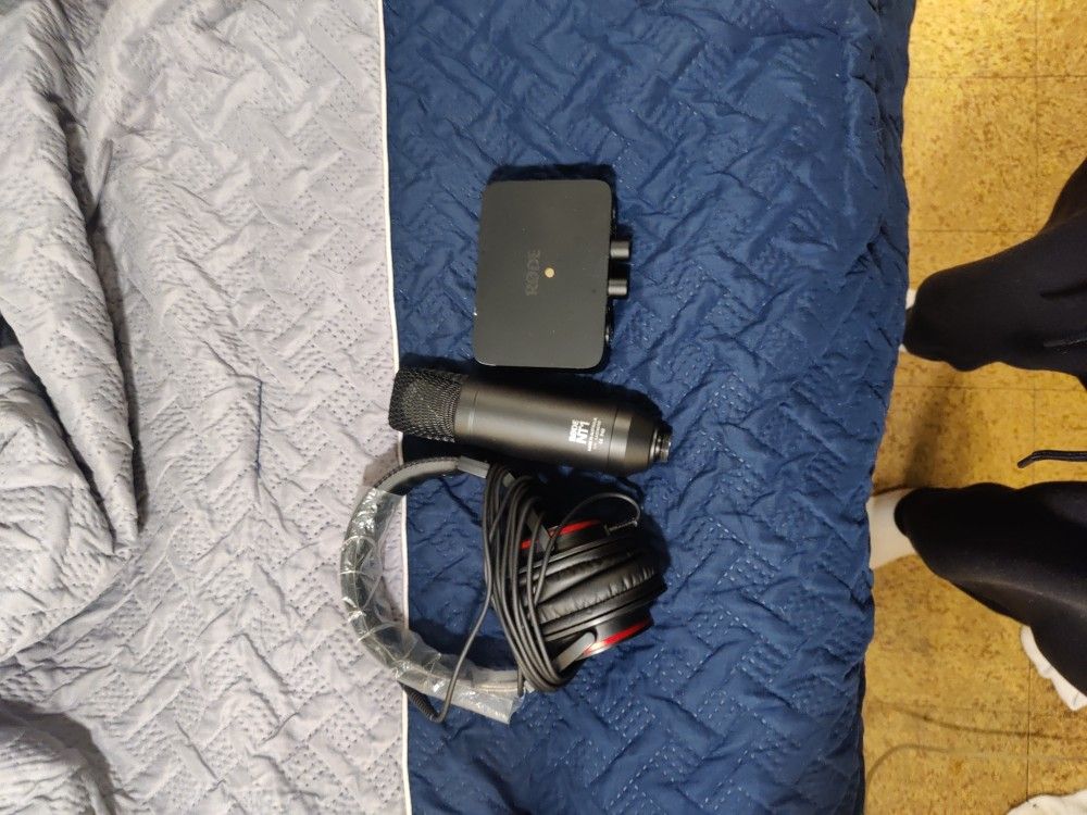 Rode studio Mic With Accessories