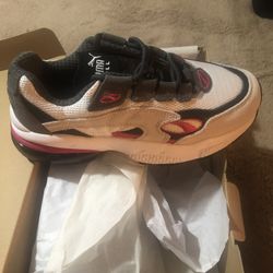 Cell Venom Puma Women’s White Fuchsia  Purple Size 5.5