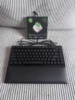 Razer Black Widow V4 75% Keyboard ⌨️