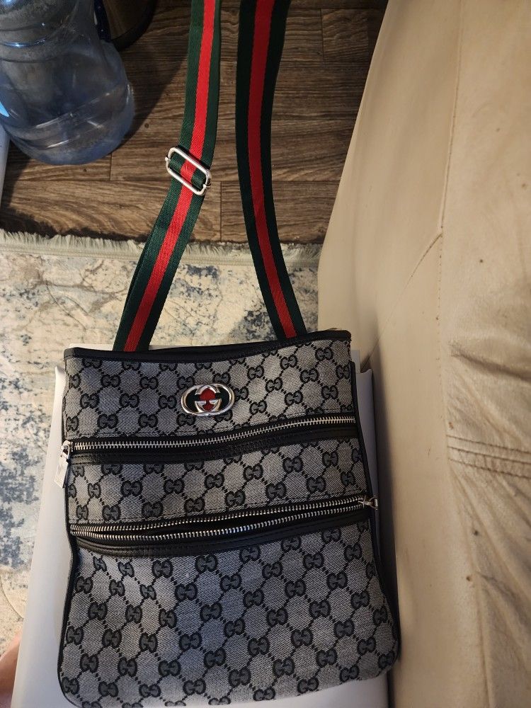 Gucci purse and Wallet. 