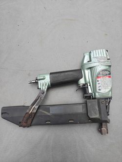 Hitachi N 5008AC2 stapler