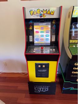Pac-Man Arcade 1UP with riser - MUST GO 6/19