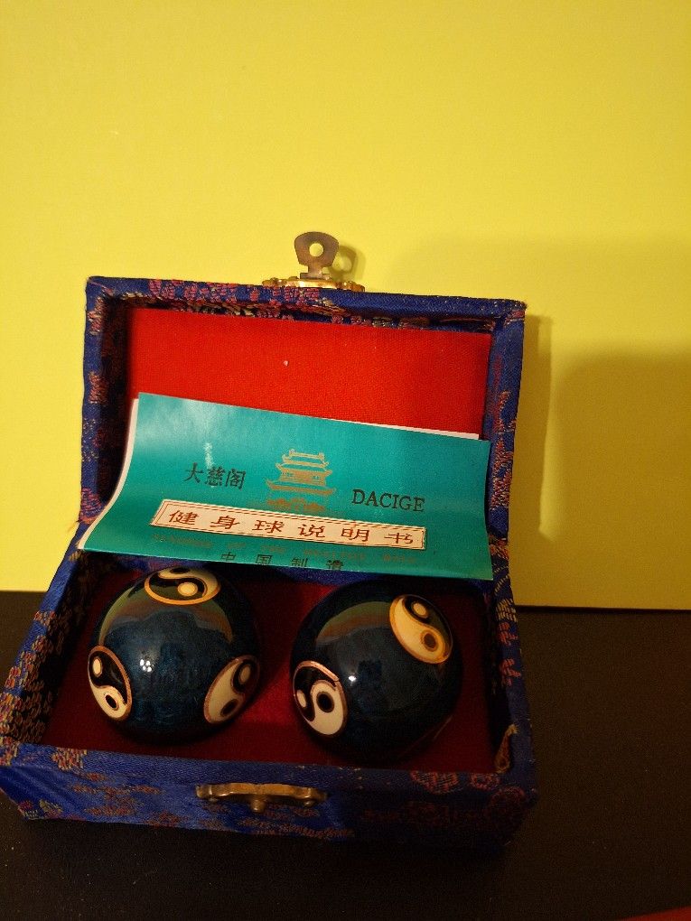 Vintage Dacige Chinese Musical Iron Balls In Original Box Yin And Yang Excercise-$25
