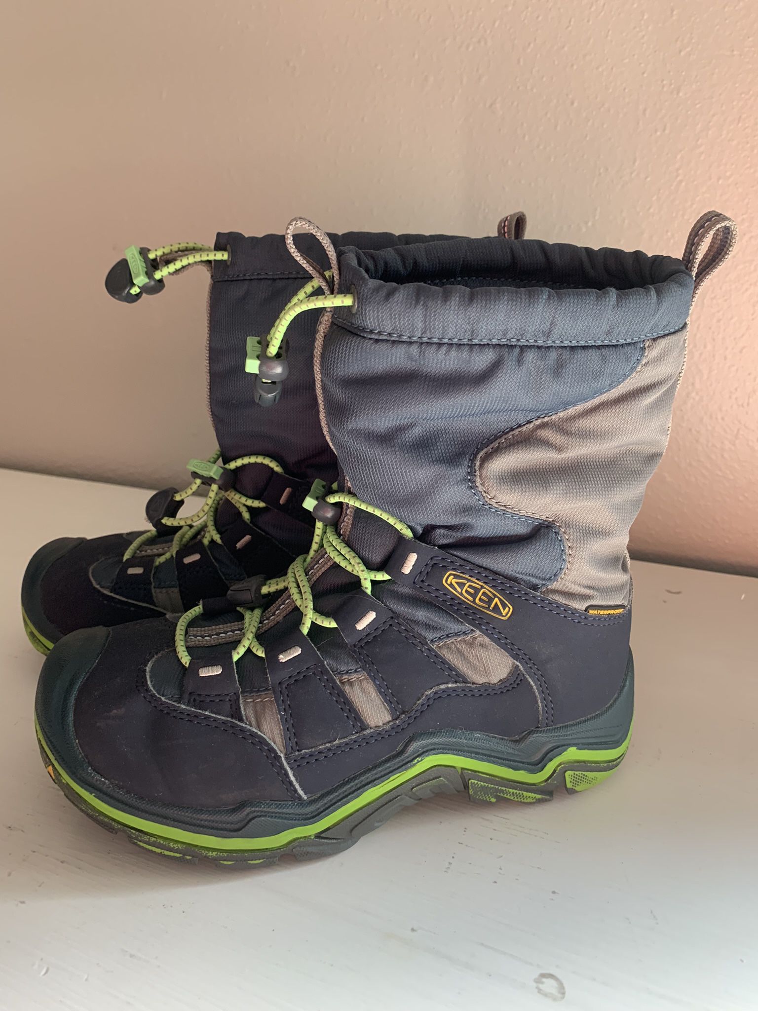 Keen Snow Boots Size 1