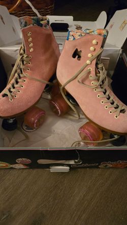 Moxi Lolly Strawberry Skates, size 6