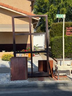 Free bookcase/shelf