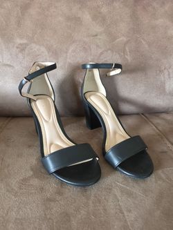 Girls dress sandles Size 6