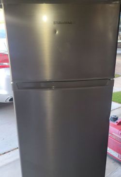 NEW REFRIGERATOR 3.2 cu ft 2-Door Compact