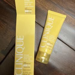 Clinique Broad Spectrum SPF 50 Sunscreen w/Solar Smart Oil Free Face Cream 1.7oz