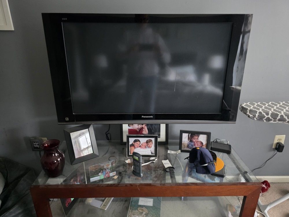 42 Inch TV/Glass Top Stand
