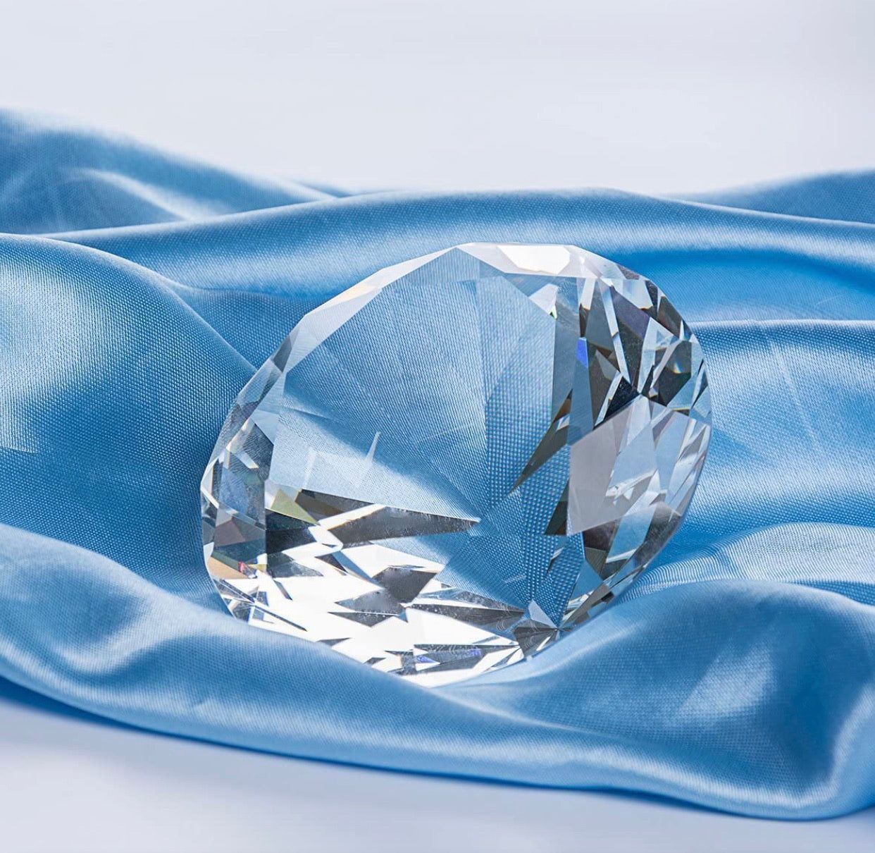 EOFEEL - Glass Diamond Paperweight for Home and Office Decoration