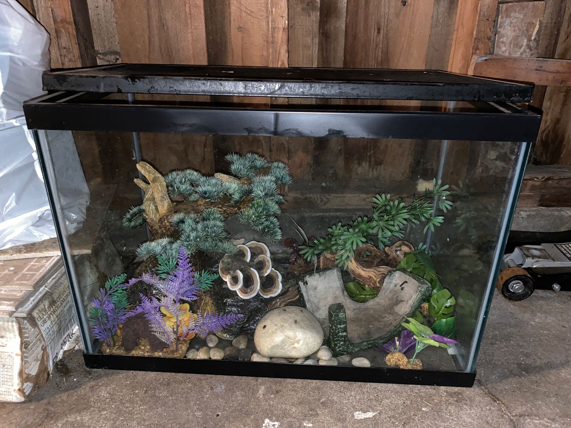 Aquarium / tank & decor