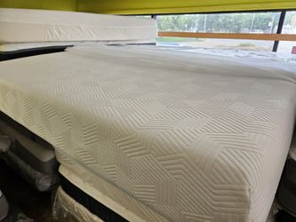 Mattress and box spring king size