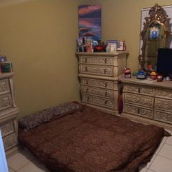Bedroom Set With Mirror All Included $350