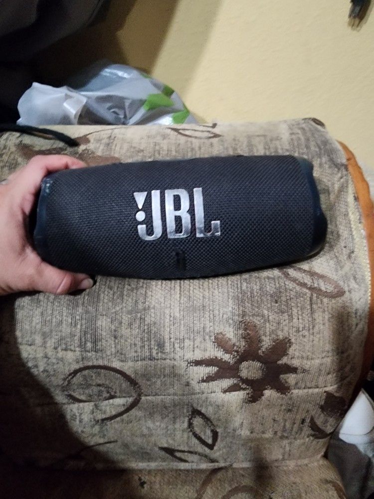 JBL BLUETOOTH SPEAKER