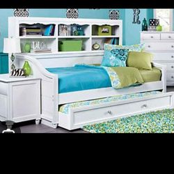 Twin size Gabriella daybed with trundle