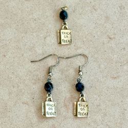 🖤 Fun gold tone trick or treat bag charm earrings & pendant with black faceted beads