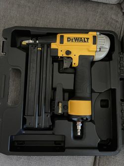 Dewalt 18-Gauge Pneumatic Brad Nailer