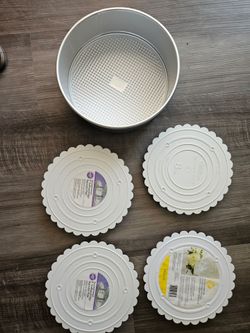 New Wilton Aluminum 9" Springform Pan 4 Scalloped Edge Cake Separators