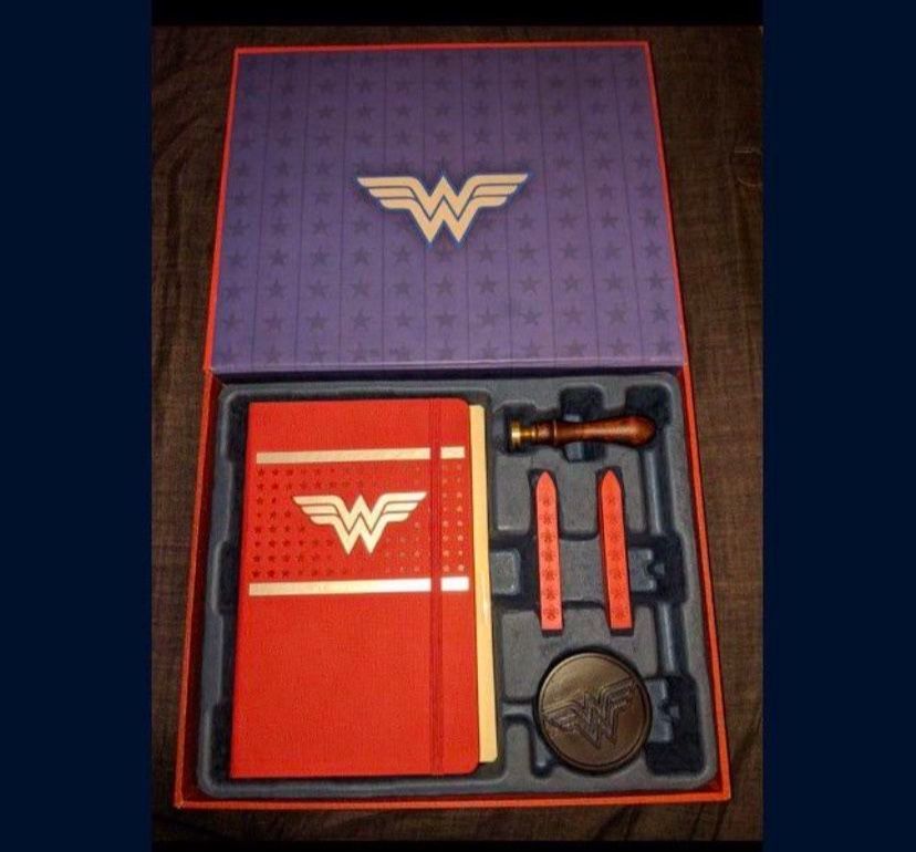 Wonder Woman Stationary Gift Set