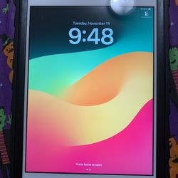 Black Friday Sales! Apple iPad 6th Generation 32GB Unlocked Like New!