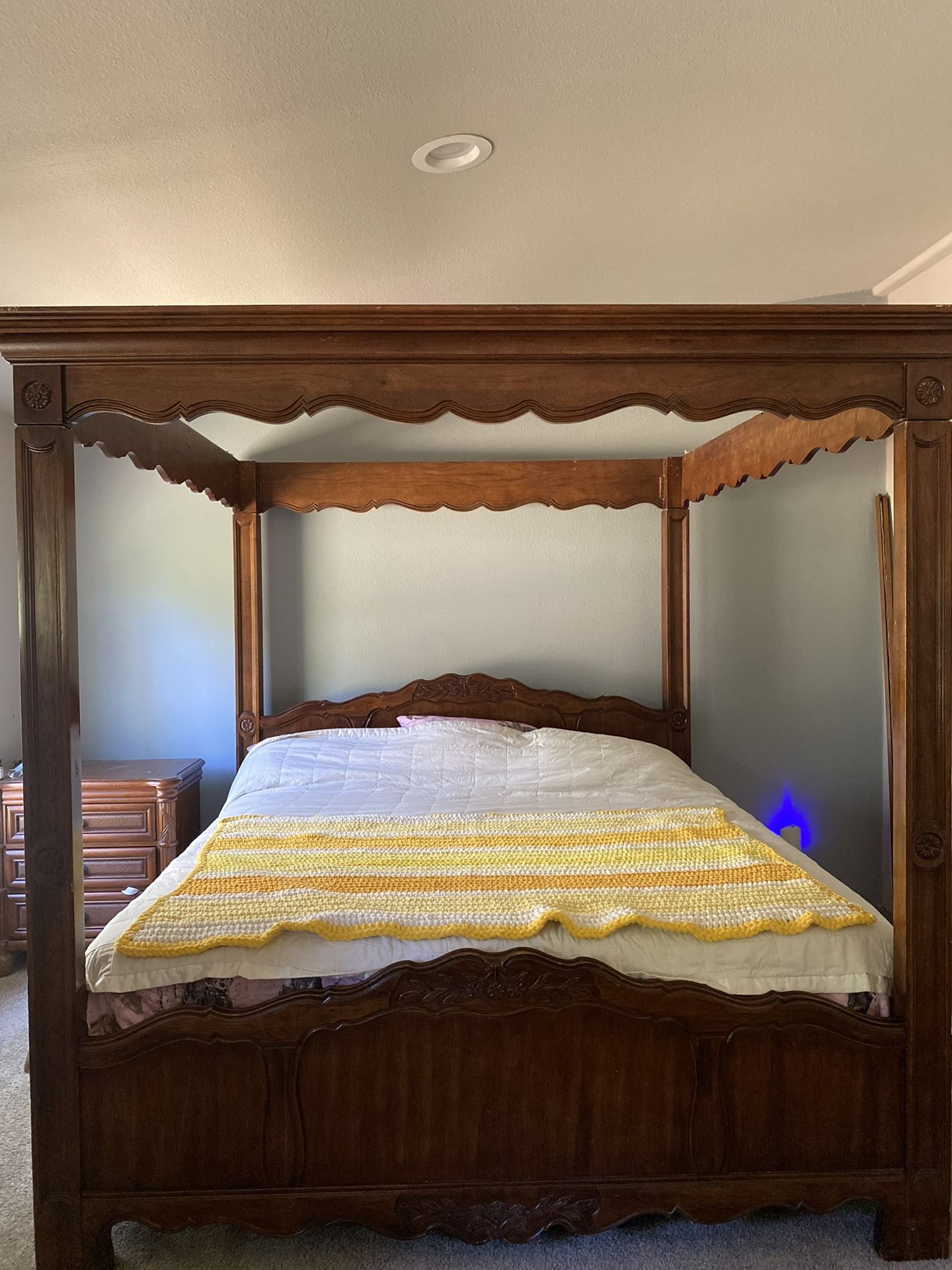 King Size Bed; Free, Free