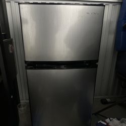 Insigma Mini Fridge w/Freezer