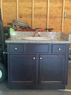 Homecrest vanity with sink