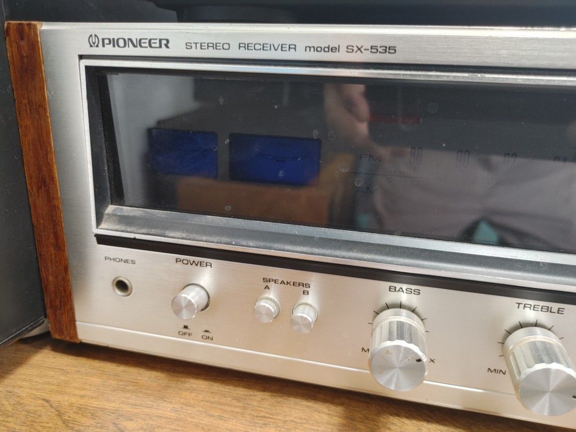 Vintage Pioneer SX-535 Stereo Receiver. Recently Serviced & Cleaned. Lights up black & blue. Beautiful condition! Audiophile Silver Face 1970s Japan