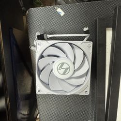 5 Reverse Blade Lian Li Fans