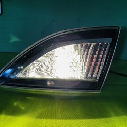 2010 - 2013 MAZDA 3 INNER TAIL LIGHT RIGHT PASSENGER SIDE OEM TESTED