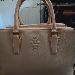 Tory Burch  Soft  Leather Purse ,excellent Condition ✨️