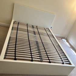 Queen Bed 