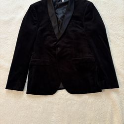 Zara Man Black Velvet Blazer Color: Black Size:44 Martial: Polyester One button in front. 4 buttons on wrist.  Pockets.   Please check my profile for 