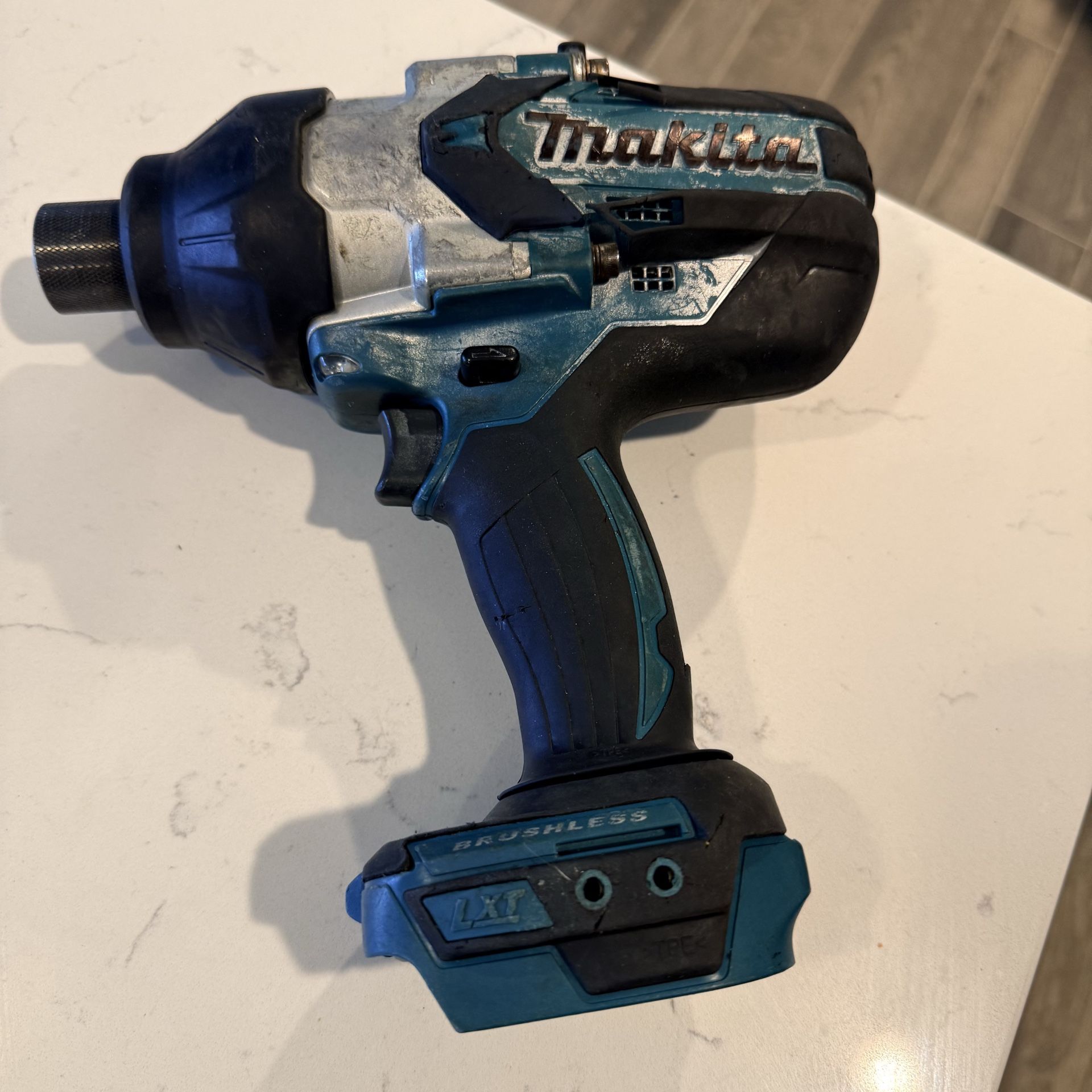 Makita 7/16 impact wrench TOOL ONLY